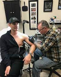 1280 x 720 jpeg 67 кб. Jensen Ackles Crew On Twitter One More Pic Of Jensen Getting A Tattoo From Yesterday And Cant Wait To See What He Got And He Looking So Amazing Cuddly Https T Co Th9vaonmey