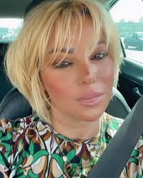 لوحه الفنانة سوزان على من كورس جيهان Available now Size: 120x 100 Mix Media 