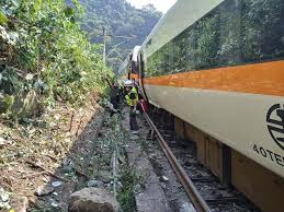 At the time of the accident, the train was carrying 488 passengers. Gd1vbjxtzduvgm