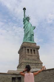 Como Ir A La Estatua De La Libertad Carolina Ardila Statue Statue Of Liberty Landmarks