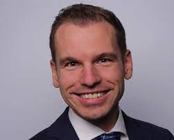 Für uns als eine der größten genossenschaftsbanken deutschlands ist das vertrauen, das unsere kunden uns seit mehr als 115 jahren schenken, aufgabe und ansporn zugleich, uns stetig weiterzuentwickeln. Neuer Filialleiter Der Sparda Bank In Schwerte Meinschwerte
