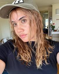 Y O L A N D E (@yolande_moevao) · Instagram 照片和视频