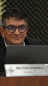 Na última semana estive na Rua Maria Marcelina Alves, no bairro  Mantiqueira, para ouvir de perto as famílias e conferir a situação que os  moradores nos contaram. O asfalto está bem ruim,