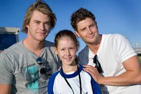From chris hemsworth to margot robbie, here are 12 celebrities who got their start on home and away or neighbours. Asthma Wa Auf Twitter Flash Back To 2006 When Chris Hemsworth And Paul O Brien Aka Kim And Jack From Home And Away Supported The Asthma Foundation Fbf Wemissyou Https T Co Wlfshmswcw