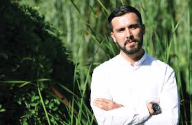 Gazetarul cristian tudor popescu a analizat modul în care noul ministru al sănătăţii gestionează criza sanitară din românia. Alex Petrescu Acacia Village SÄƒ Fii Omul Potrivit La Locul Potrivit