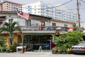 The 2001 kampung medan riots is a sectarian violence between the indian and malay that initially began in a small village of kampung medan located in petaling jaya, selangor, malaysia. Rusuhan Kaum Taman Medan Tahun 2001 Yang Mengemparkan Malaysia Soscili