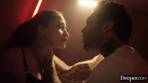 Derin. Yaramaz avukat Avinin kötü erkeklere takıntısı var