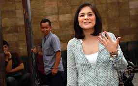 Wulan guritno didik sang buah hati dengan selalu bekali ajaran agama. Ada Apa Wulan Guritno Kok Datangi Pengadilan Agama Tribunnews Com Mobile