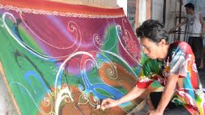 Batik adalah kain indonesia bergambar yang pembuatannya secara khusus dengan menuliskan atau menerakan malam pada kain itu, kemudian pengolahannya diproses dengan cara tertentu yang memiliki kekhasan. Motif Batik Tulis Abstrak Batik Abstrak Inspirasi