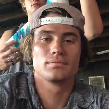 After his schooling from timber creek high school, orlando in florida in 2010, he attended valencia college from where he graduated with. Outer Banks Icons Chase Stokes Icons Like Or Reblog If Ur Save Outer Banks The Pogues Banks Icon