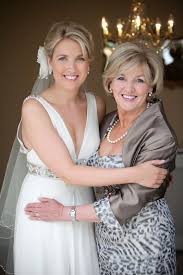Abiti da cerimonia mamma e figlia, abiti da sposa, abiti da sposa collezione 2021, abiti da sposa colorati. La Mamma Della Sposa Elegante E Chic La Fata Madrina Alessandra Cristiani
