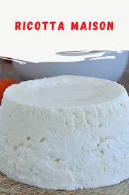 La Ricotta Est L Un Des Ingredients Les Plus Utilises Dans La Cuisine Italienne Pour Les Recettes Sucrees Et Salees En 2020 Ricotta Maison Ricotta Recettes De Cuisine