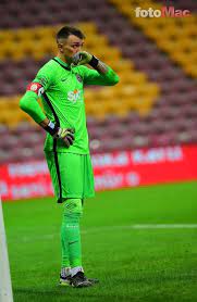 Muslera'nın forması için en yüksek teklifi veren galatasaray kongre üyesi ve iş adamı dinçer azaphan, 15 bin türk lirası bedel ile formanın sahibi oldu. Galatasaray Da Muslera Sevinci Iste Yeni Kontratinin Detaylari Fotomac