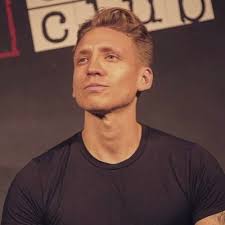 Alistair Williams (@awilliamscomedy)