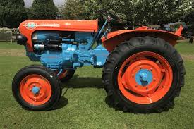 Najveća baza novih i polovnih vozila u bih, polovni automobili, motocikli, autobusi, kamioni, traktori, auto dijelovi, teretna vozila, dijelovi i oprema. Potpuno Restaurirani Lamborghini Traktor Iz 1966 Autoexclusive Auto Vesti Novi Luksuzni Polovni Automobili