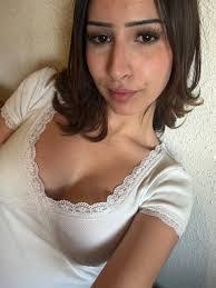 Kim Barbosa's Instagram, Twitter & Facebook