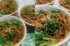 I have been craving for mee goreng (meaning fried noodle in malay) ever since i made my last batch of sambal tumis. Resepi Mee Goreng Kicap Simple Pawtaste Com