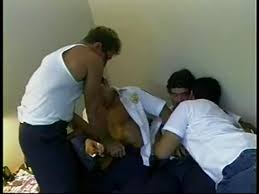 Le bleu est pour les gros tuyaux servant à transporter l'air chaud et froid ; Mec En Uniforme Dans Un Gangbang Hardcore Mondegay Com