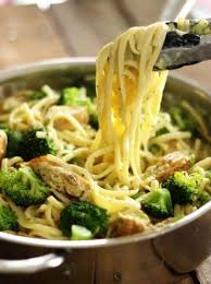 Einfacher Geht S Nicht 3 One Pot Pasta Rezepte Fur Die Schnelle Feierabend Kuche Rezepte Essensrezepte One Pot Pasta Rezepte