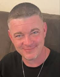 Eric Hollis's Instagram, Twitter & Facebook