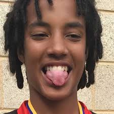 Mildura teen won't get rid of dreads despite school threats