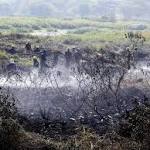 Soldiers India tackle fire from