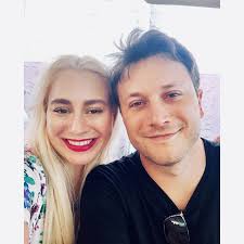 Angela Rice (@angelasthread) • Instagram photos and videos