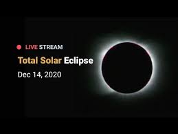 Durant l'éclipse, la lune cache le soleil et le ciel s'assombrit. Replay L Eclipse Solaire Du 14 Decembre 2020 Sciences Et Avenir