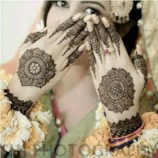 Round Bangle Mehndi Design 2016 Simple Mehndi Design Peacock mehndi designs dulhan mehndi designs mehendi mehndi designs 2018 stylish mehndi designs wedding mehndi designs mehndi designs for we are have geometric shapes and earthy designs to decorate our hands with mehndi for a long time now.