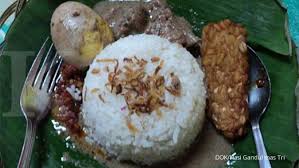 Nasi putih 200 gram = 360 kkal rendang daging 1 potong 100 gram = 193 kkal sayur nangka 50 gram (1 sendok) = 80 kkal daun singkong 50 gram = 25kkal. Nasi Putih Gula Apa Yang Lebih Risiko Diabetes