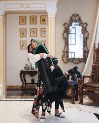 Shirin Al Athrus Di Instagram Goodluck Un To Everyoneeee Esp My Not So Lil Sister Study Hard You Little Rat Dar Gaya Model Pakaian Model Pakaian Pakaian