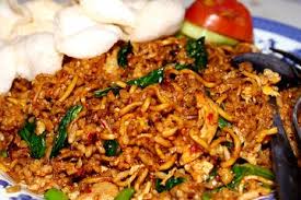 Biasanya nasi goreng kaki lima dibuat dengan paduan ayam, bakso atau sosis. Nasi Goreng Kaki Lima Magelang Ditambahkan Mi Telur Dan Suwiran Ayam Bangka Sonora Id