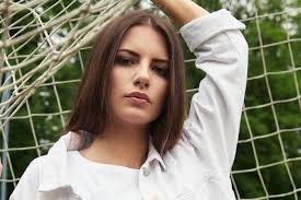 SportStar: Karolina Bojar-Stefanska, A Dictioned Referee Who Absorbs Fan  Pukau With Bikini