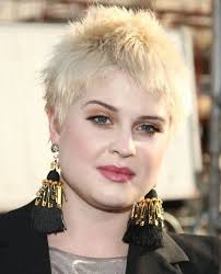 Hudson posted a video to her instagram story. Kelly Osbourne Short Haircut Boyish Haircuts Edgy Short Hair Kelly Osbourne Hair Short Hair Styles