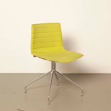 Blaugrau der aava stuhl wurde von antti kotilainen für arper entworfen und ist essentiell, effizient und. Arper Catifa 46 Cross Base Stuhl Grun Neef Louis Design Amsterdam