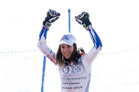 Skis are designed to make smooth arcs in the snow mikaela is being homeschooled by her mom and training most afternoons with the youngest burke. Mikaela Shiffrin Die Beste Skirennfahrerin Der Welt Ist Wieder Single