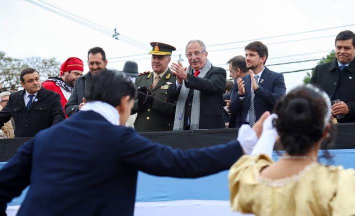MISIONES CELEBR� EL ACTO CENTRAL DEL D�A DE BANDERA Y RINDI� HOMENAJE AL LEGADO DE MANUEL BELGRANO EN SU CAPITAL HIST�RICA - Provincia de Misiones
