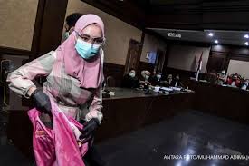 Pinangki sirna malasari menjalani sidang lanjutan di pengadilan tipikor, jakarta, senin (30/11/2020) (antara foto/sigid kurniawan). Pinangki Sirna Malasari Jaksa Pinangki Keberatan Didakwa Menerima Suap Us 500 Ribu