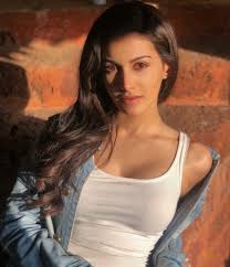 Amyra dastur (born 7 may 1993) is an indian actress who has starred in hindi, tamil, international and telugu films. Amyra Dastur Hd Too Hot Came Even While Uploading This Pic Hehe Ahaaaaaaa Jerkofftodesicelebs