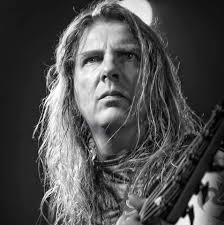 Studio floor pose 😘🎻🎶 Got my color refreshed & loving my dark streaks  💆‍♀️ Meanwhile, listening to a new track we're working