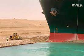 Joe reynolds, chief engineer of the maersk ohio, told the bbc the number of vessels waiting at the canal's southern entrance was growing. 5 8ib1 Lciu51m