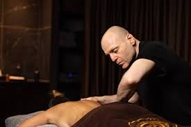 Холистический массаж — что это такое и зачем он нужен? | GURU DAS SPA