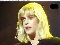 Era el mejor momento de la banda cuando la vocalista fabiana cantilo les anunció la decisión de abandonarlos, el golpe fue duro de superar y hasta puso en jaque la continuidad del grupo.con esta formación, el grupo grabó en 1984, en los estudios mediterráneo de ibiza su nuevo disco, que llevó el nombre de cachetazo al vicio. Fabiana Cantilo Detectives Hq Hd Chords Chordify