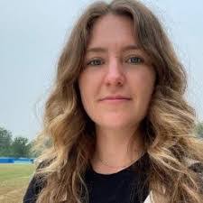 Laura Steeves's Instagram, Twitter & Facebook