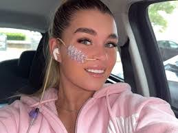 Aline Ackerman's Instagram, Twitter & Facebook