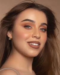 We're always in the mood for a '90s vibe! Glam brought to you by  @elojelloseropian