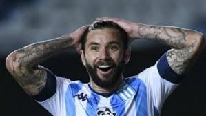 He became a member of the chilean national team in 2010. Diego Latorre Eugenio Mena Es Uno De Los Mejores Laterales Del Futbol Argentino Alairelibre Cl