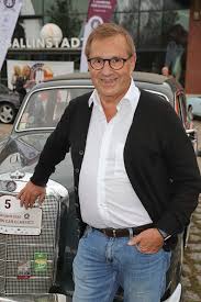 Jan hofer hat bereits drei kinder. Der Seltene Auftritt Von Jan Hofer Er Zeigt Sich Mit Seiner Schonen Frau Phong