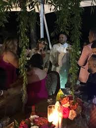 Niurka no está de acuerdo con la actitud que la familia rivera ha adoptado con la prensa por los sucesos ocurridos durante la boda de. Boda De Chiquis Rivera Y Lorenzo Mendez Fotos Exclusivas La Agresion A El Gordo Y La Flaca Y Los Detalles Que No Viste Famosos Univision