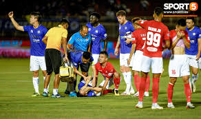 Ngoài ra, cầu thủ ngô hoàng thịnh phải chịu các chi phí hợp lý cho việc chữa trị chấn thương cho cầu thủ đỗ hùng dũng theo quy định tại điểm a khoản 4 điều 39 quy định về kỷ luật của liên đoàn bóng đá việt nam. Thmq1bafdjj9em